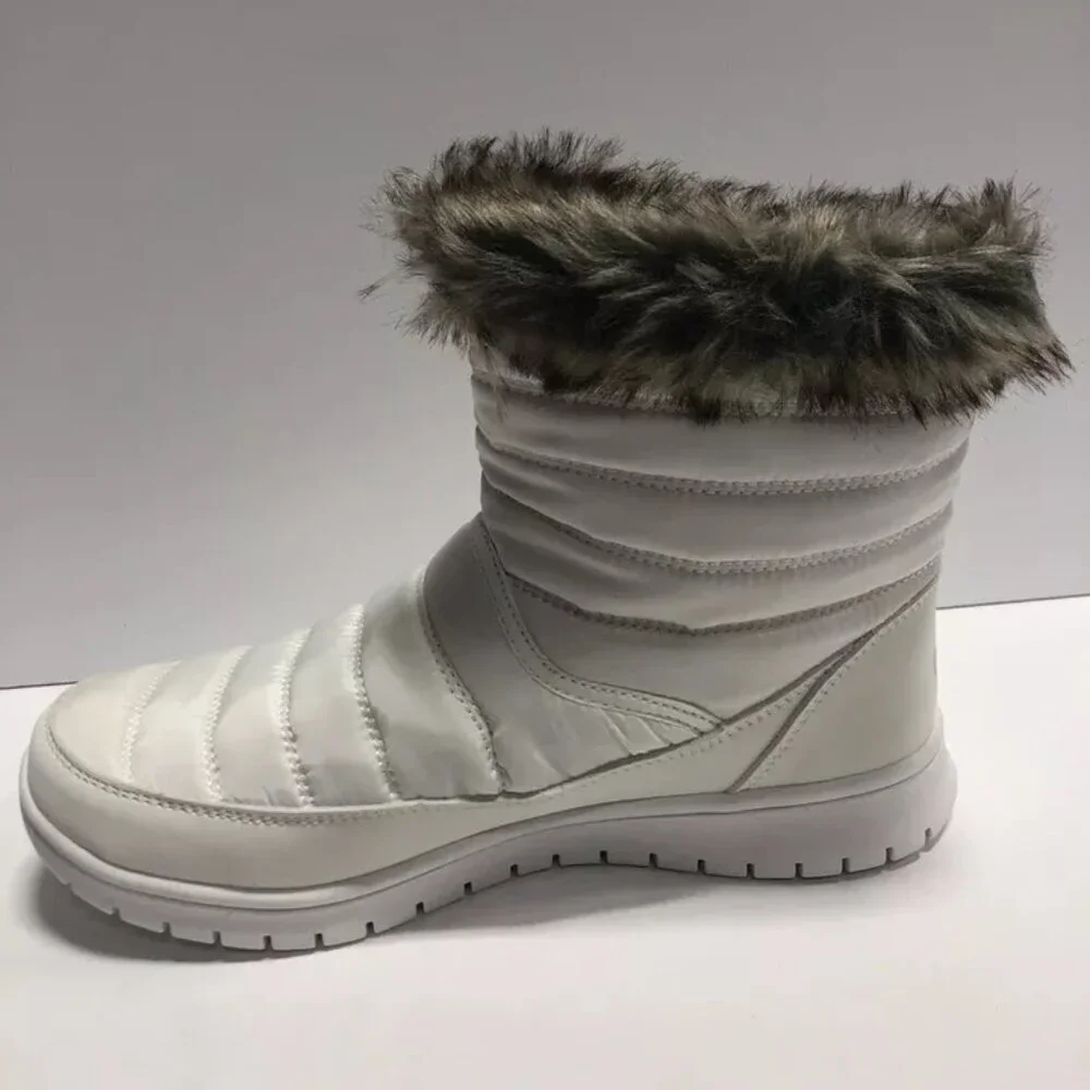 Ryka Women’s Suzy, White Ankle Boots, Size 6.5Wide